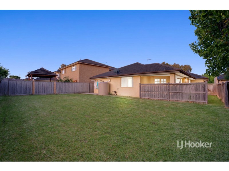 12 Monterey Bay Drive, Sanctuary Lakes VIC 3030