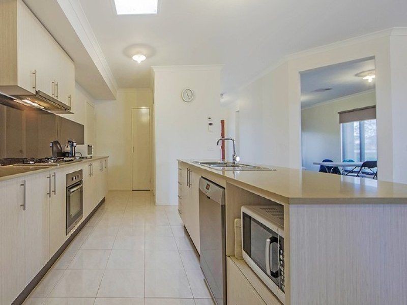 24 Australis Drive, Williams Landing VIC 3027