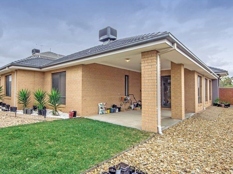 24 Australis Drive, Williams Landing VIC 3027