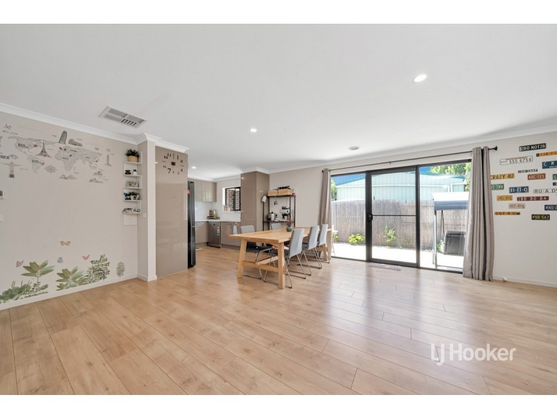 3/8 Redwood Drive, Hoppers Crossing VIC 3029