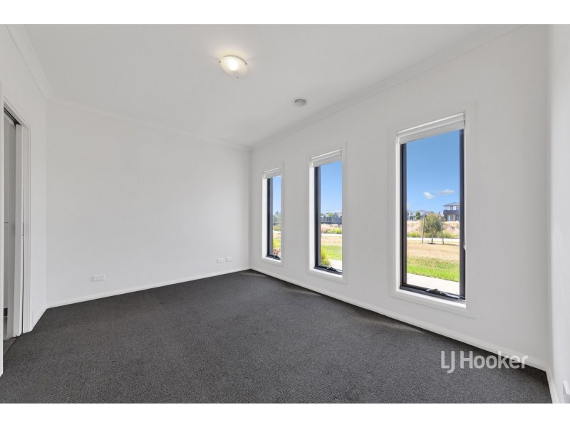 19 Fox Walk, Truganina VIC 3029