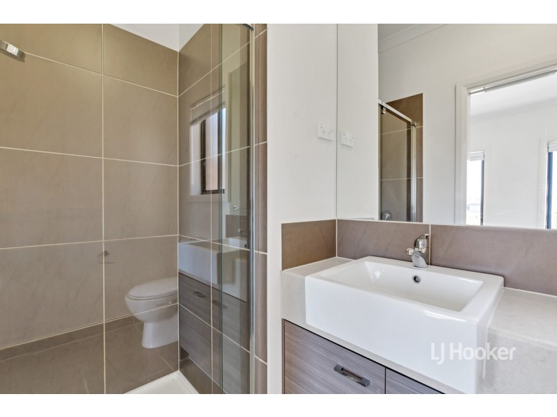 19 Fox Walk, Truganina VIC 3029