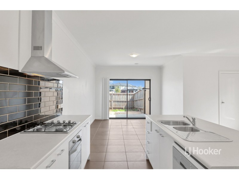 19 Fox Walk, Truganina VIC 3029