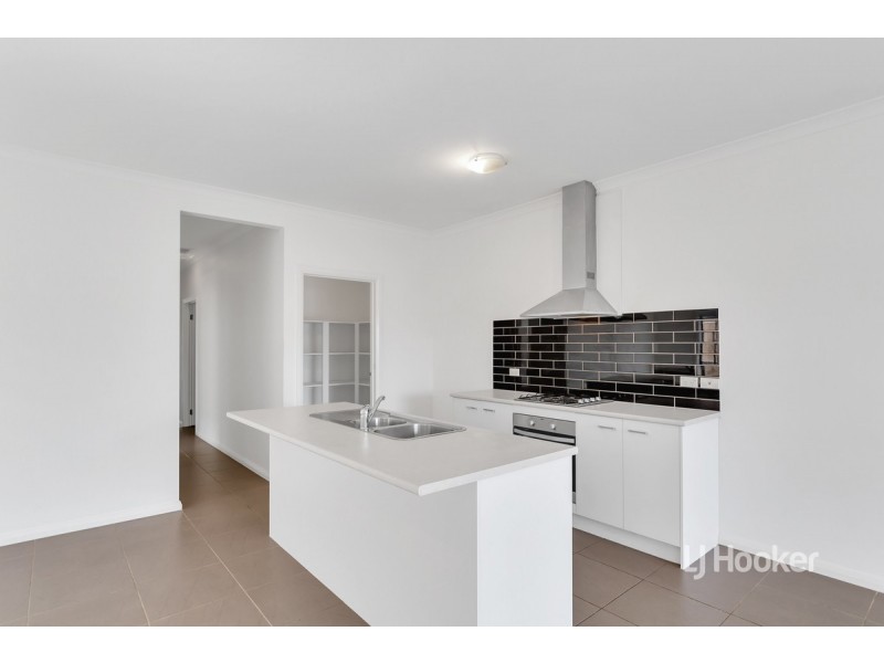 19 Fox Walk, Truganina VIC 3029