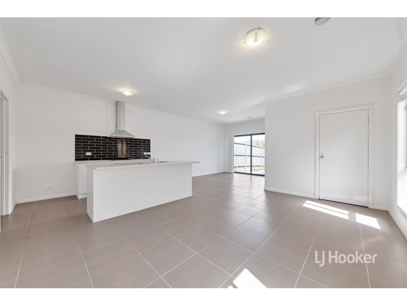 19 Fox Walk, Truganina VIC 3029