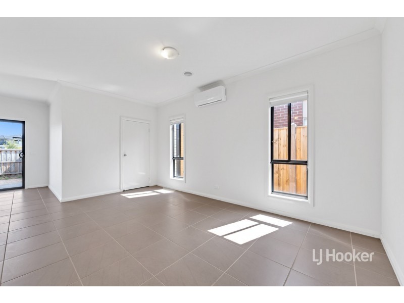 19 Fox Walk, Truganina VIC 3029