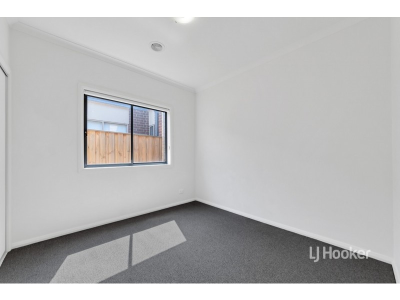 19 Fox Walk, Truganina VIC 3029