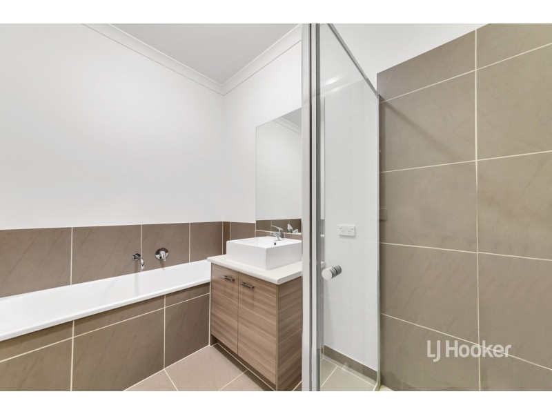 19 Fox Walk, Truganina VIC 3029