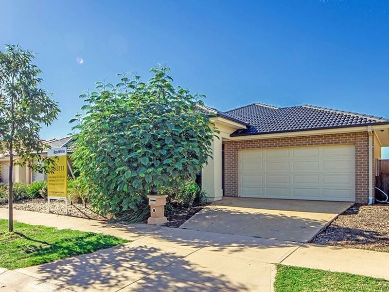 67 Beachview Parade, Sanctuary Lakes VIC 3030