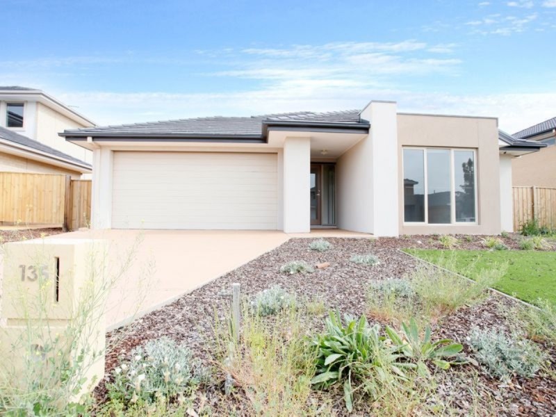 135 Beachview Parade, Sanctuary Lakes VIC 3030