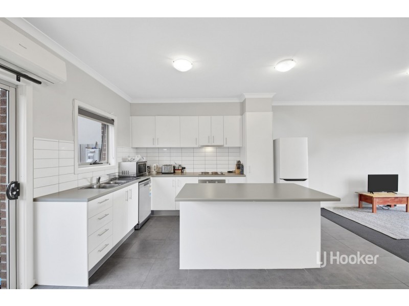 10/64 Escapade Boulevard, Craigieburn VIC 3064