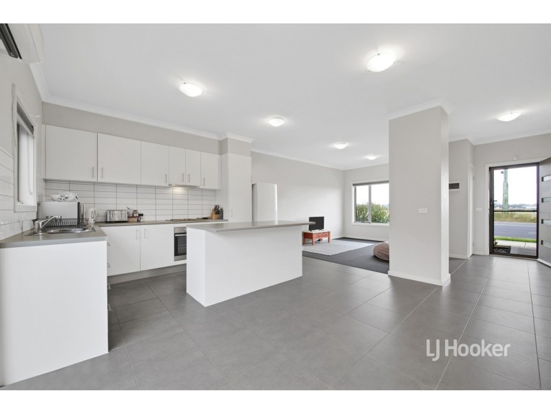 10/64 Escapade Boulevard, Craigieburn VIC 3064