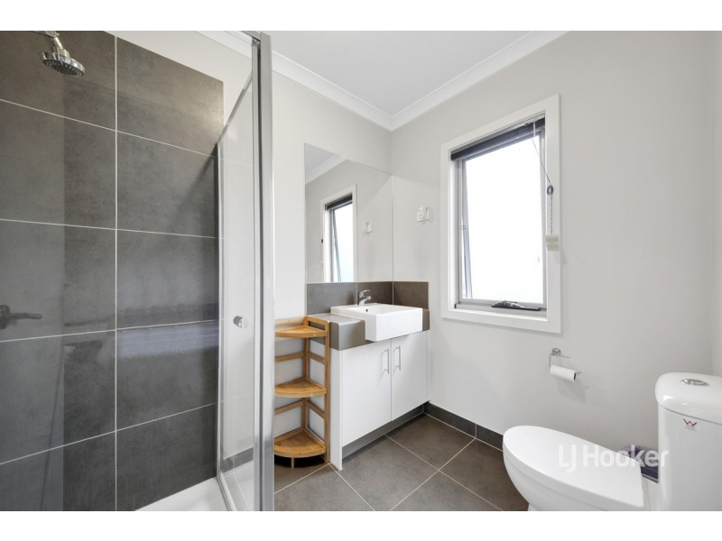 10/64 Escapade Boulevard, Craigieburn VIC 3064