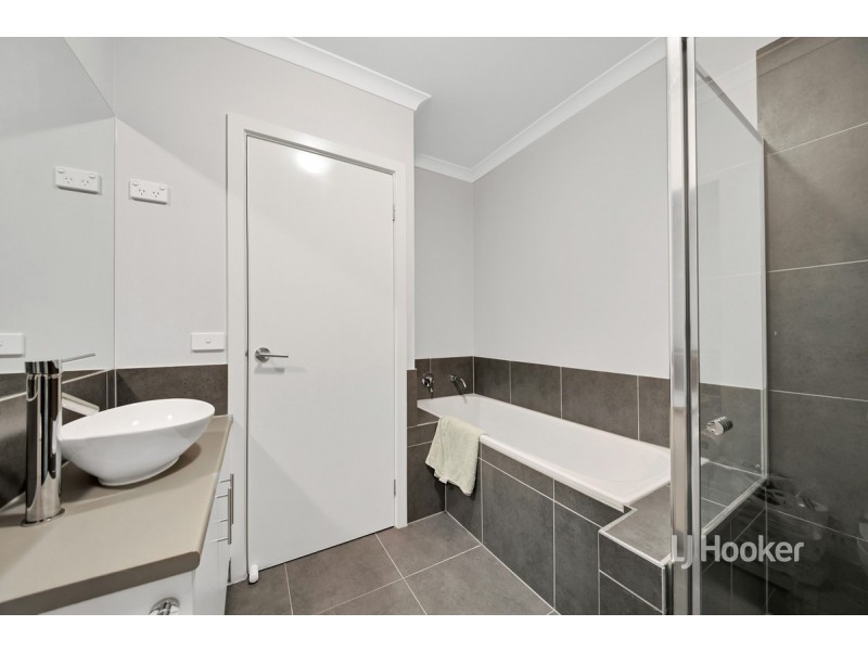 10/64 Escapade Boulevard, Craigieburn VIC 3064