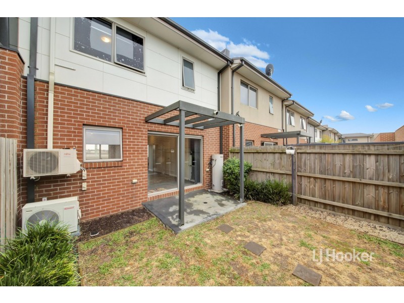 10/64 Escapade Boulevard, Craigieburn VIC 3064