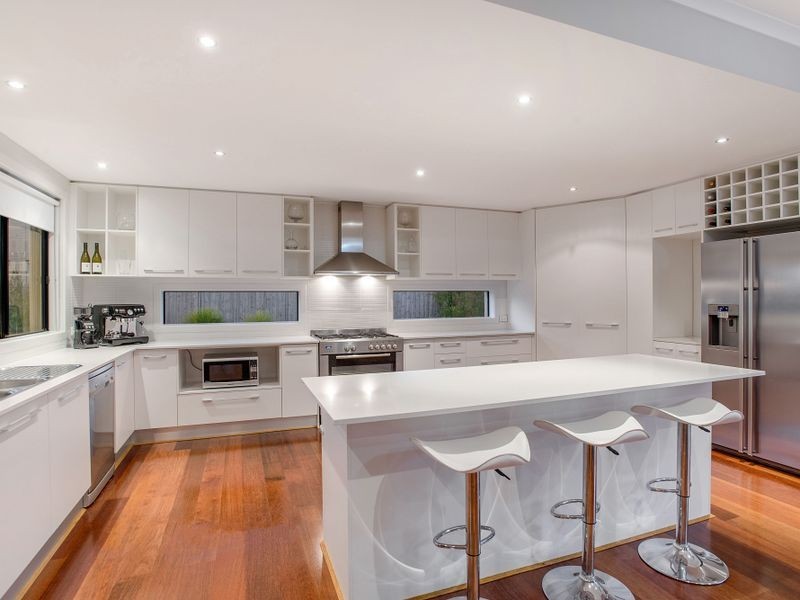 24 North Shore Drive, Sanctuary Lakes VIC 3030
