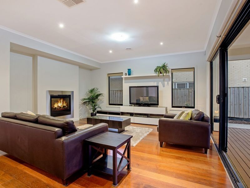 24 North Shore Drive, Sanctuary Lakes VIC 3030