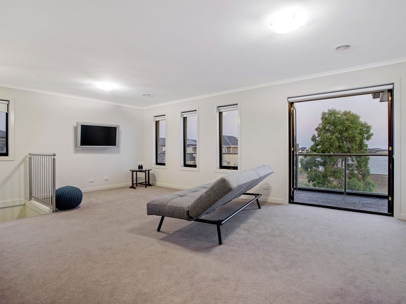 24 North Shore Drive, Sanctuary Lakes VIC 3030