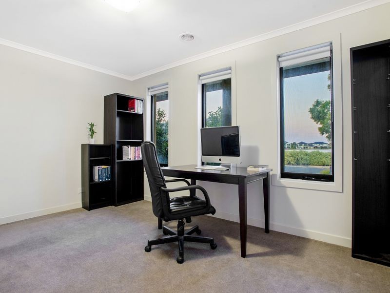 24 North Shore Drive, Sanctuary Lakes VIC 3030