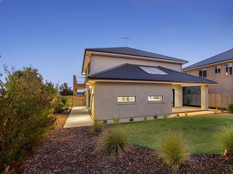 24 North Shore Drive, Sanctuary Lakes VIC 3030
