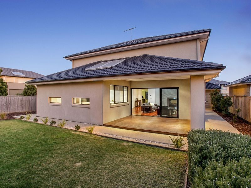 24 North Shore Drive, Sanctuary Lakes VIC 3030