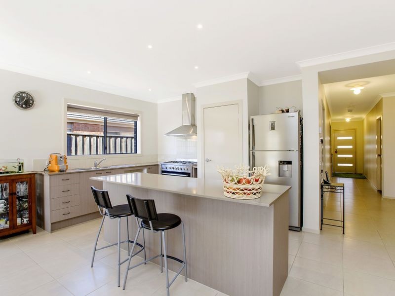 14 Grandiflora Grove, Point Cook VIC 3030