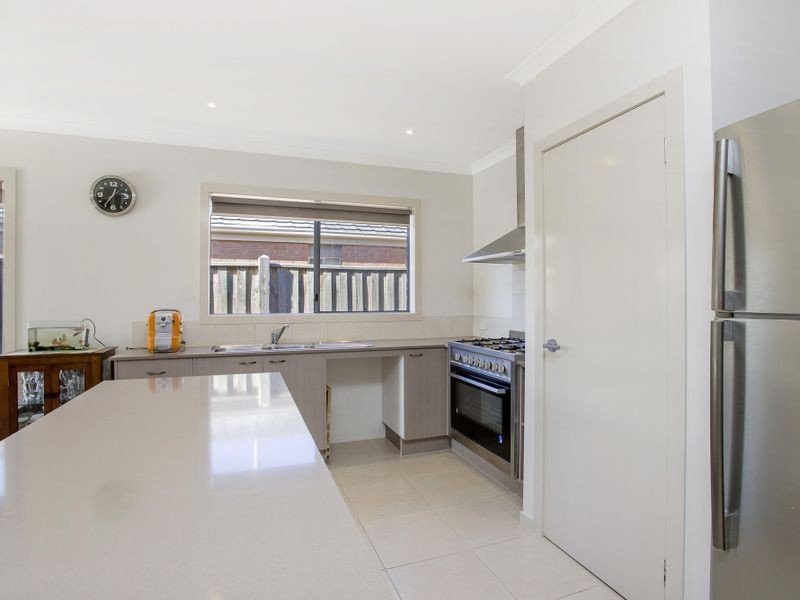 14 Grandiflora Grove, Point Cook VIC 3030