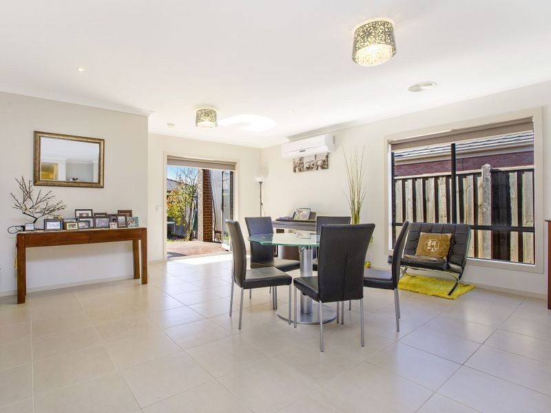 14 Grandiflora Grove, Point Cook VIC 3030