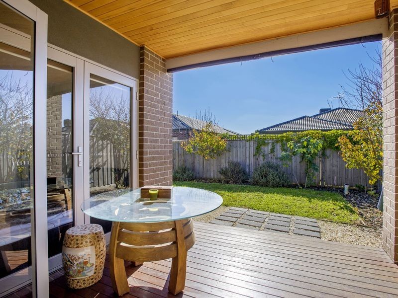 14 Grandiflora Grove, Point Cook VIC 3030