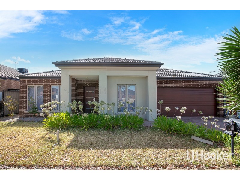 8 Walton Loop, Point Cook VIC 3030