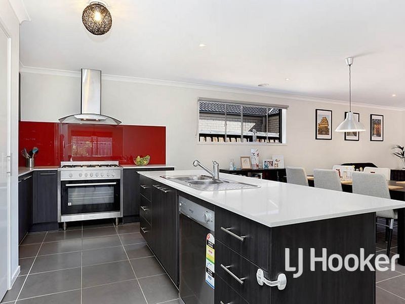 11 Whitecaps Avenue, Point Cook VIC 3030