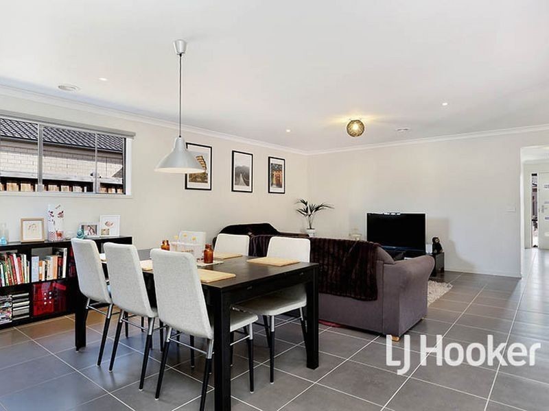 11 Whitecaps Avenue, Point Cook VIC 3030