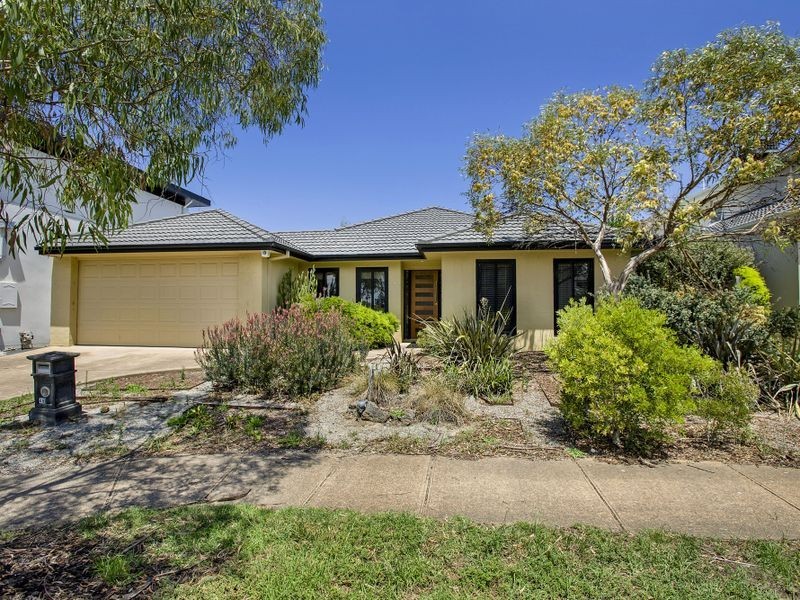 48 Scenic Drive, Sanctuary Lakes VIC 3030