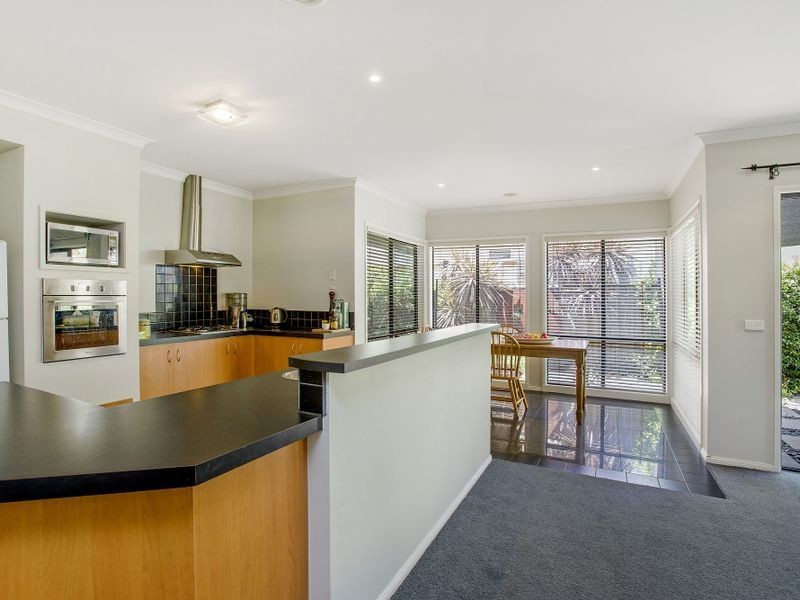 48 Scenic Drive, Sanctuary Lakes VIC 3030