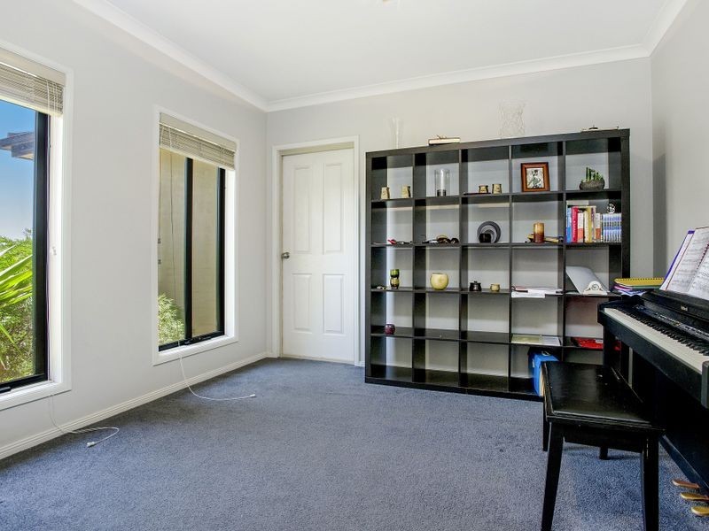 48 Scenic Drive, Sanctuary Lakes VIC 3030