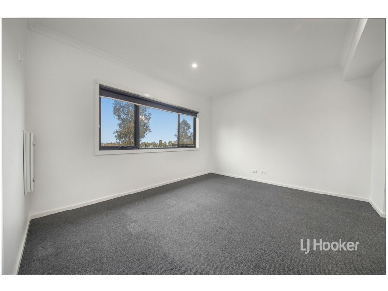 8/205 James Mirams Drive, Roxburgh Park VIC 3064