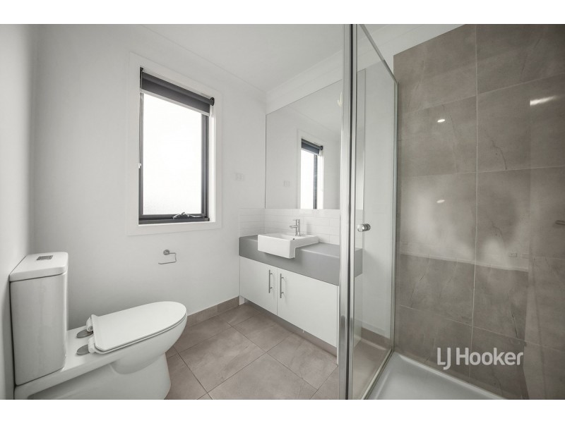 8/205 James Mirams Drive, Roxburgh Park VIC 3064