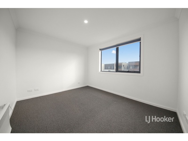 8/205 James Mirams Drive, Roxburgh Park VIC 3064