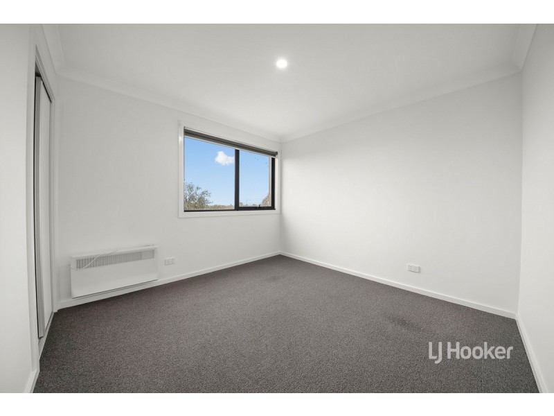 8/205 James Mirams Drive, Roxburgh Park VIC 3064