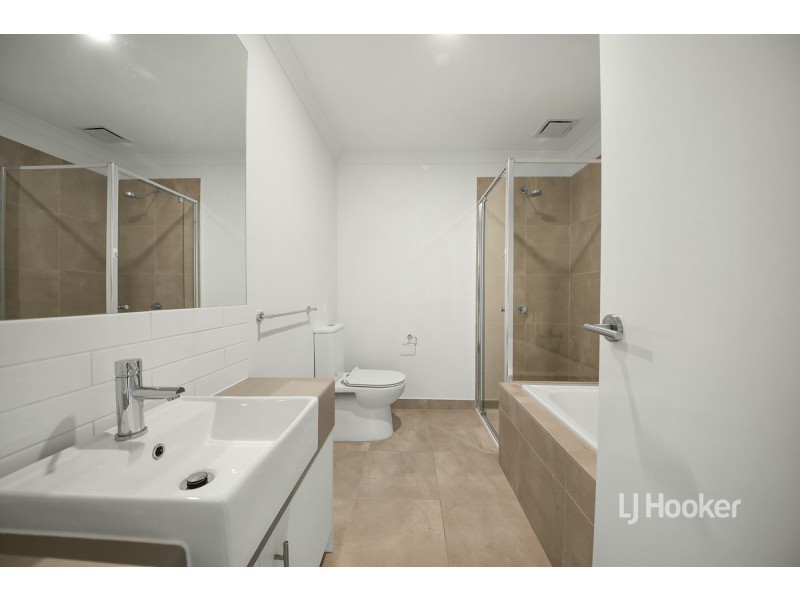 8/205 James Mirams Drive, Roxburgh Park VIC 3064