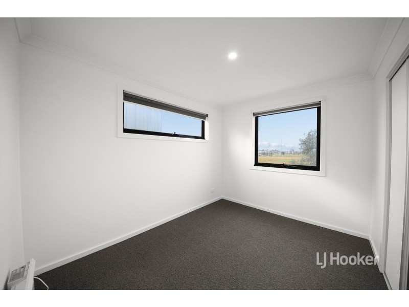 8/205 James Mirams Drive, Roxburgh Park VIC 3064