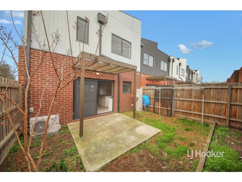 8/205 James Mirams Drive, Roxburgh Park VIC 3064