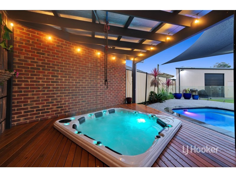 6 Clover Court, Altona Meadows VIC 3028