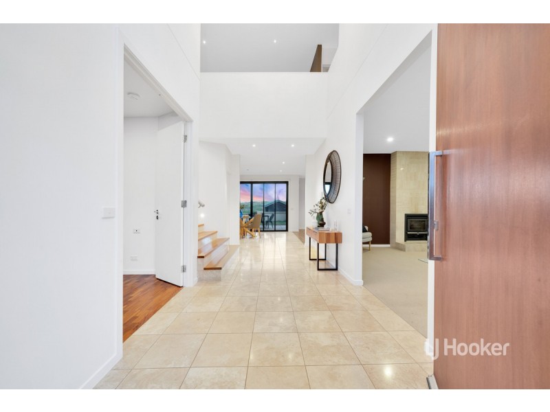 16 Ellis Close, Sanctuary Lakes VIC 3030