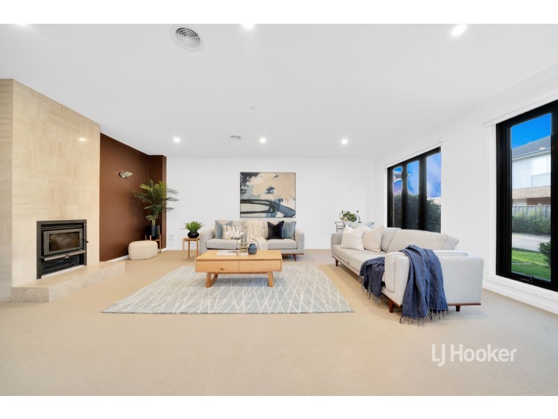 16 Ellis Close, Sanctuary Lakes VIC 3030