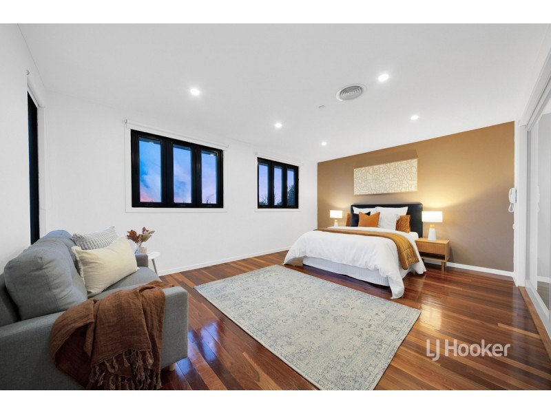 16 Ellis Close, Sanctuary Lakes VIC 3030