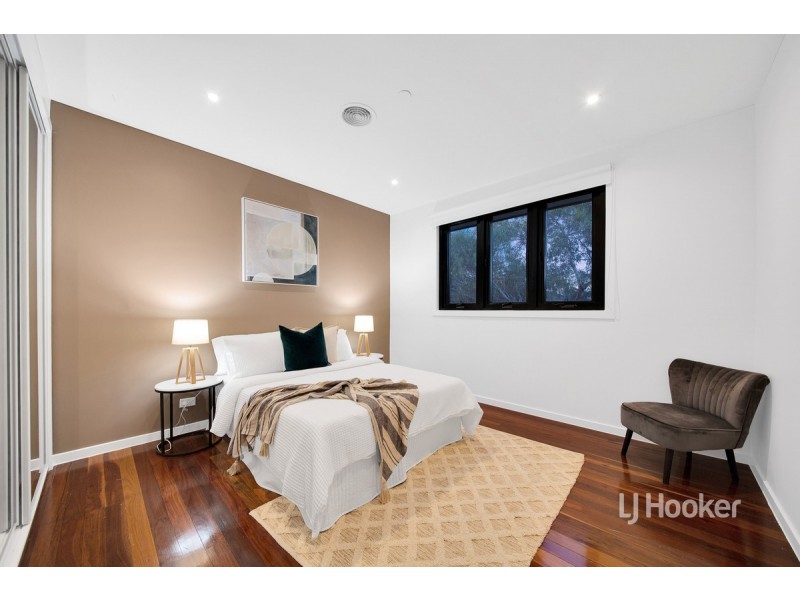 16 Ellis Close, Sanctuary Lakes VIC 3030