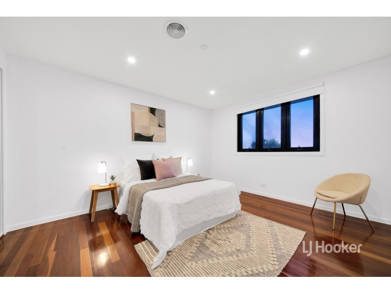 16 Ellis Close, Sanctuary Lakes VIC 3030