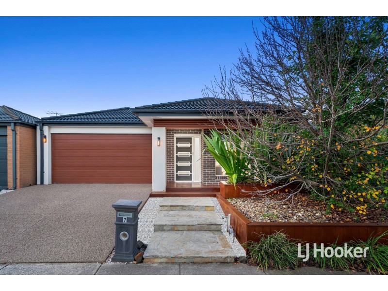7 Victorking Drive, Point Cook VIC 3030