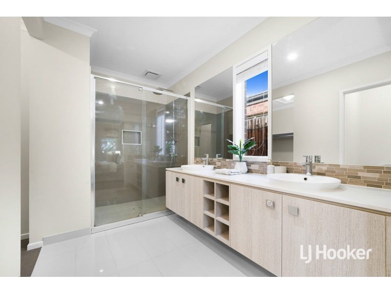 7 Victorking Drive, Point Cook VIC 3030
